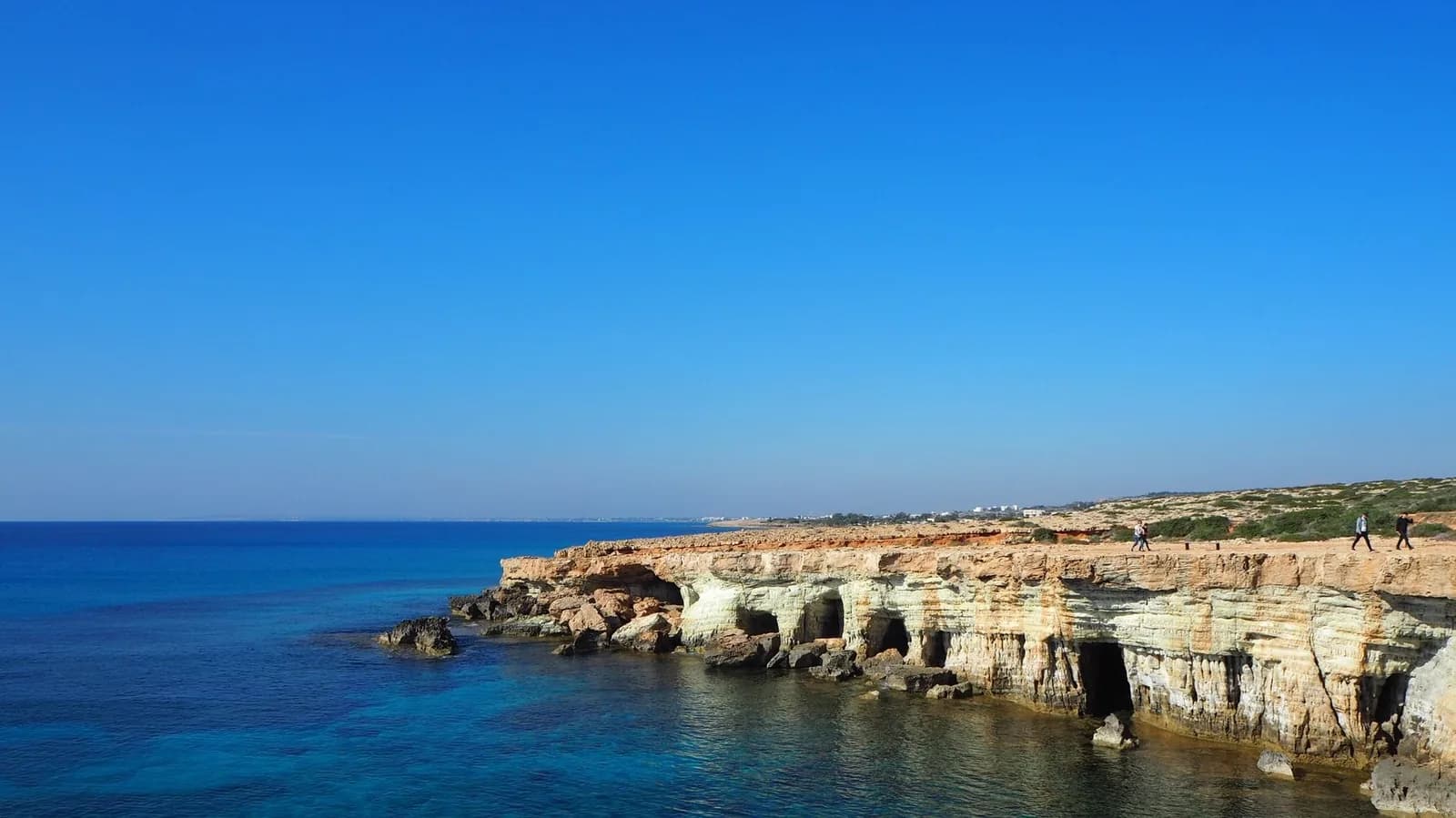 Falaises et grottes marines du Cap Greco, près d'Ayia Napa, à l'est de Chypre