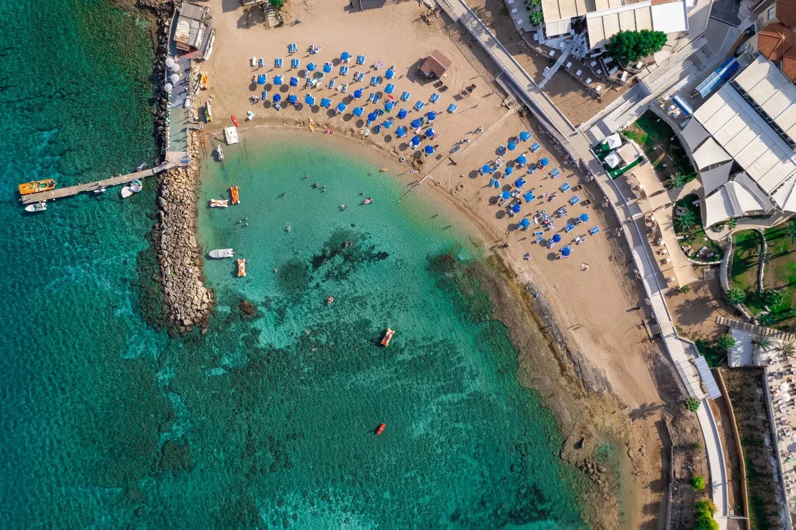 Plage de Fig Tree Bay aux eaux turquoise à Protaras, Chypre