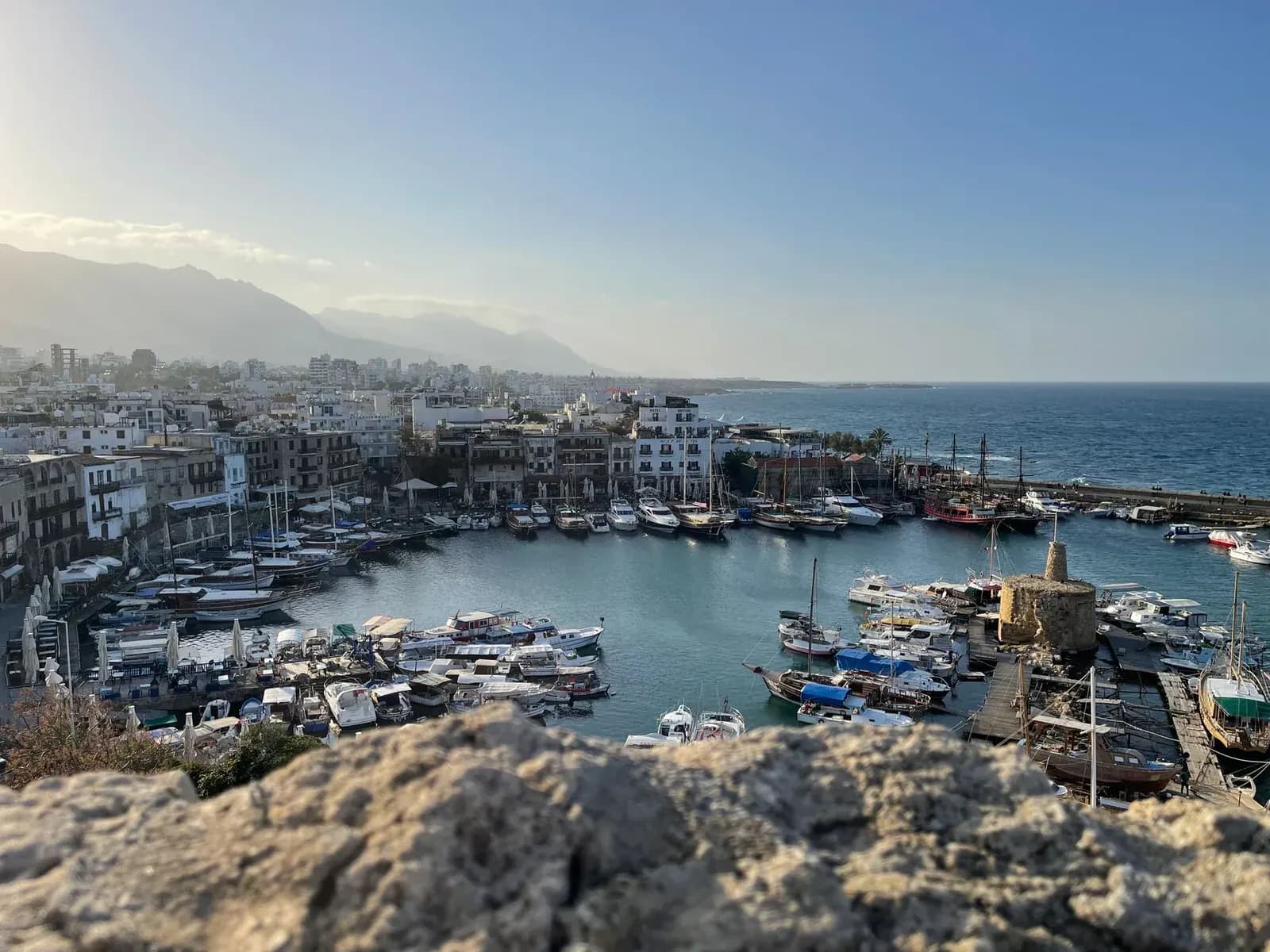Vieux port de Kyrenia (Girne) et ses bateaux, nord de Chypre