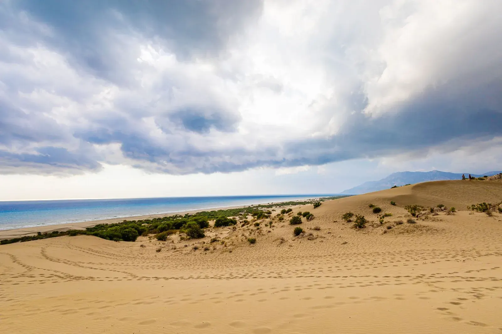 Plage sauvage de sable et dunes de Lara Beach, péninsule d'Akamas à Chypre
