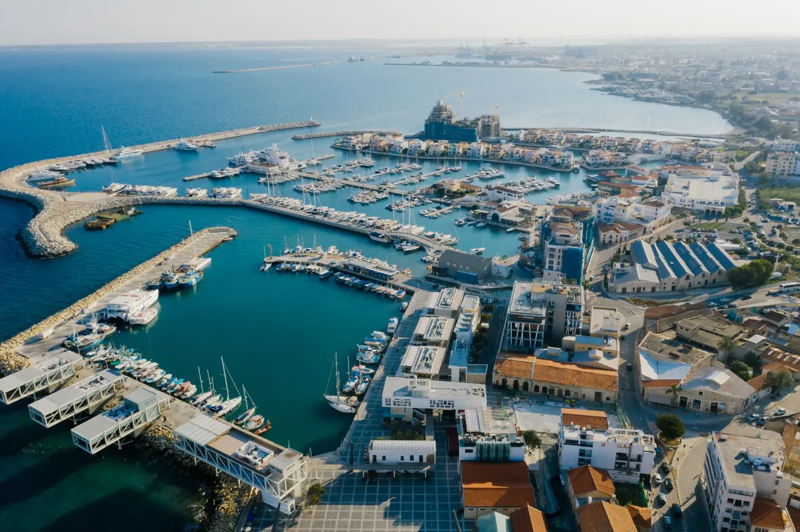 Vue aérienne de la marina de Limassol, l'une des grandes villes de Chypre