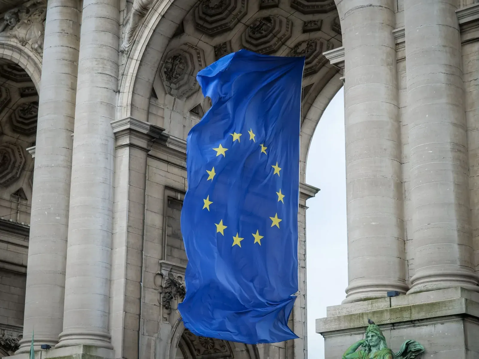 Drapeau de l'Union européenne, symbole du certificat d'enregistrement Yellow Slip à Chypre
